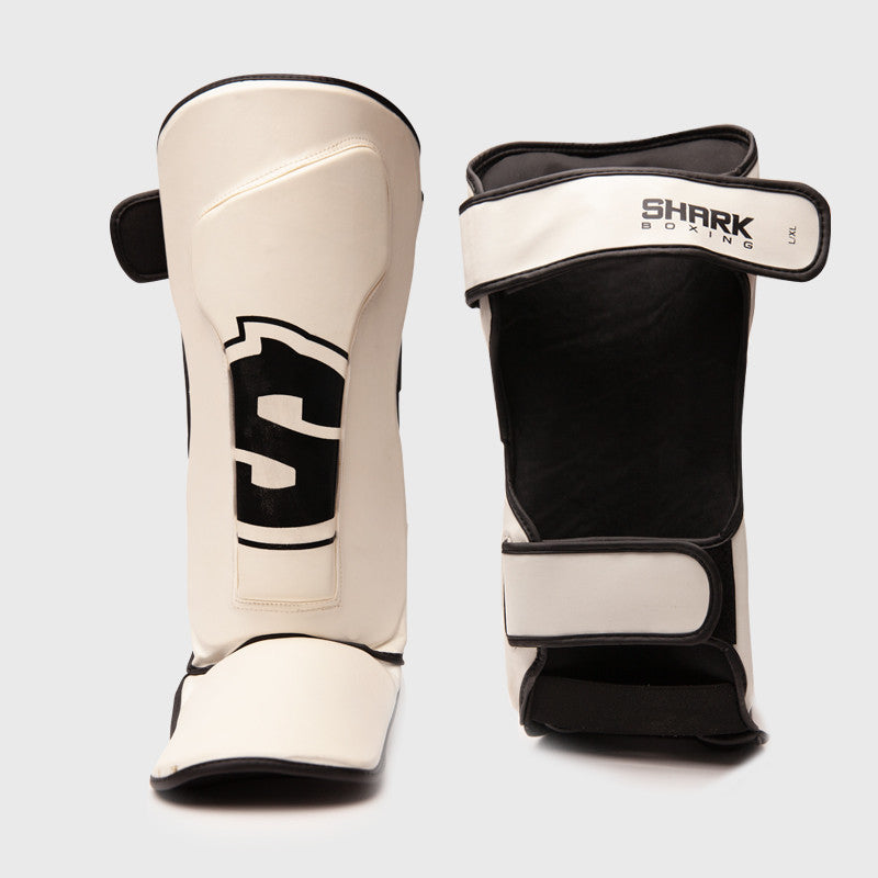 Espinillera Shark SKF 3.0 Blanca/Negra Kickboxing